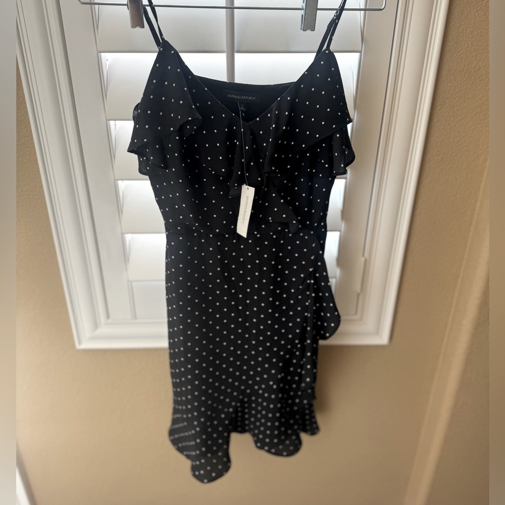 NWT Banana Republic Black Polka Dot Ruffle Dress – Size 0